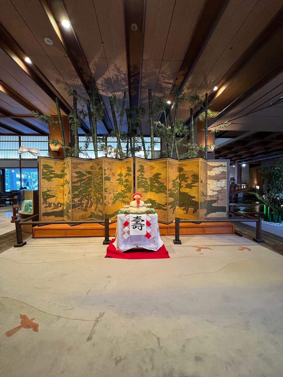 秋保温泉 伝承千年の宿 佐勘
へ

何度かきたことあるけれど、学生の時の研...