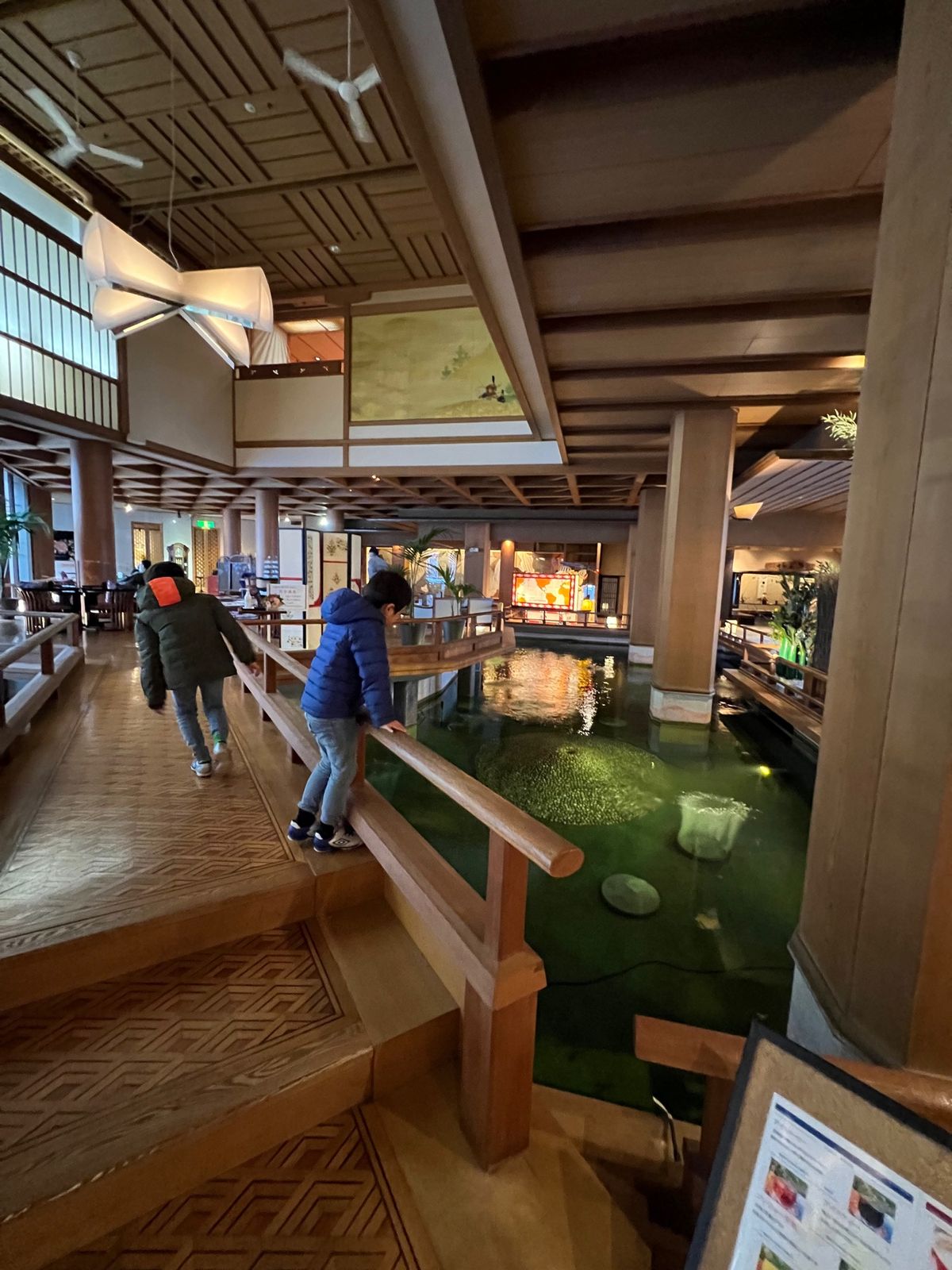 秋保温泉 伝承千年の宿 佐勘
へ

何度かきたことあるけれど、学生の時の研...