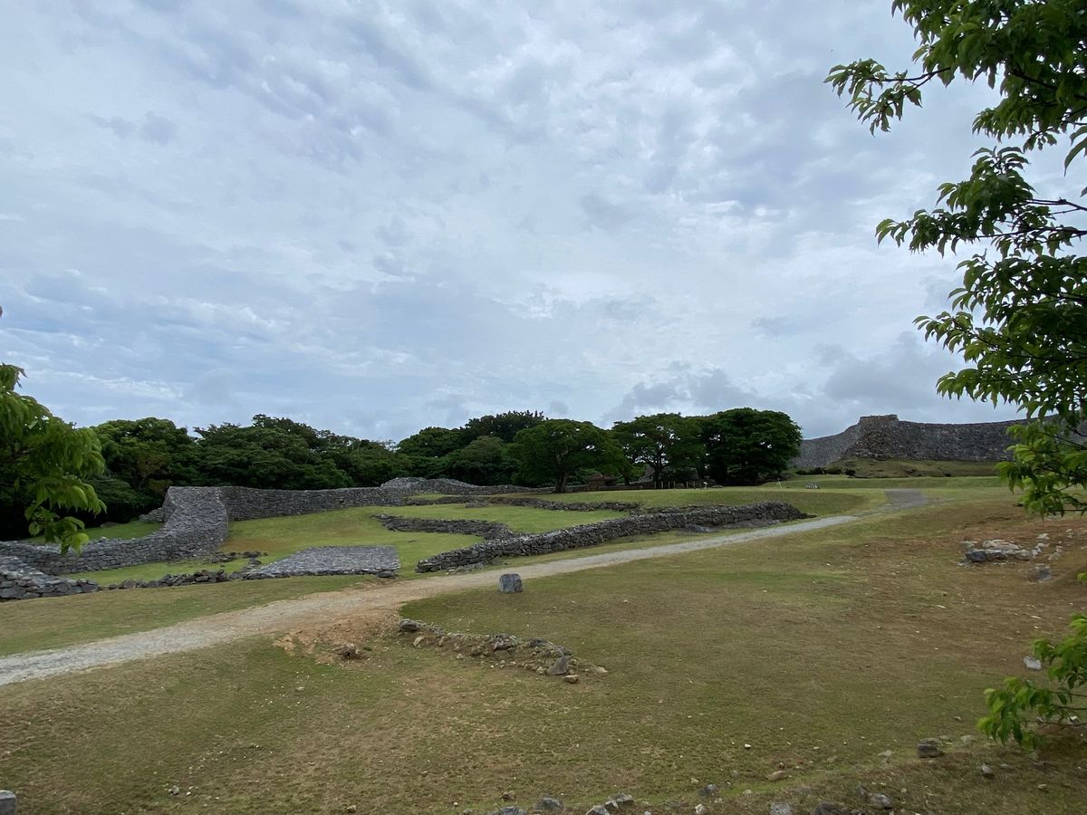 沖縄　今帰仁村
今帰仁城跡（世界遺産）
●今帰仁城跡の世界遺産の石碑
●今...