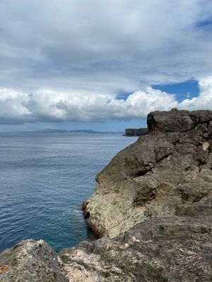 沖縄旅行
●残波岬の灯台
●残波岬
●残波岬に咲いていたユリの花

ひとり...