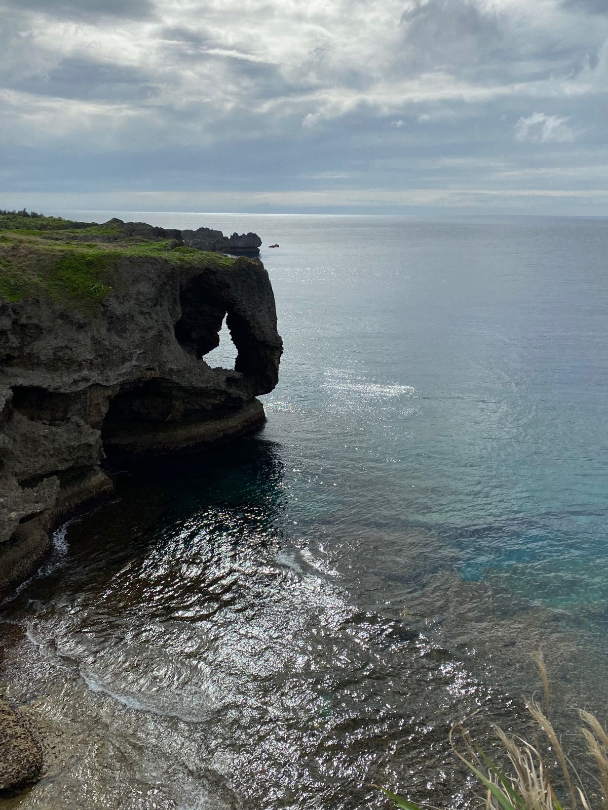 沖縄
●万座毛の壁
●万座毛
●万座毛の窓
●北谷にあったピンクのポスト
...