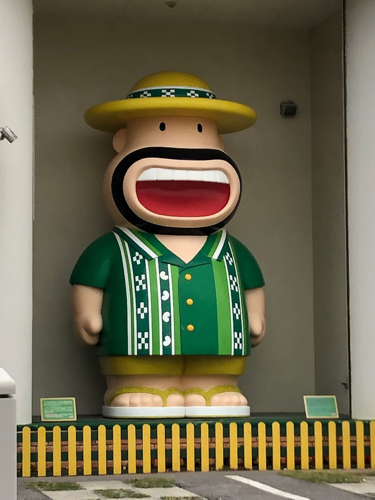 2021年12月29日　晴れ
ゆらてぃく市場にお買い物。
ピーチパインあり...