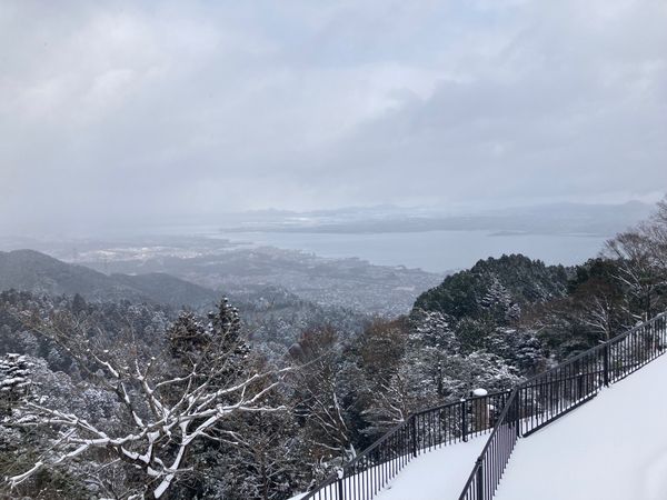 日本・滋賀県坂本「初詣」の写真：ケーブル延暦寺からの撮影
琵琶湖見えへん...