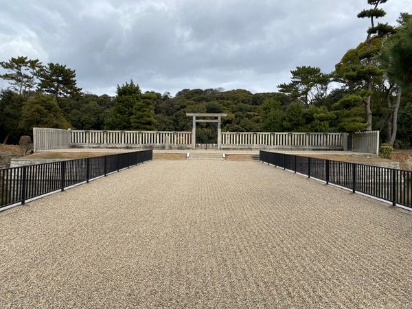 日本・大阪府「2022年最初の旅行は、大阪の古墳群！」の写真：大仙古墳！古墳の周りをランニングしている...