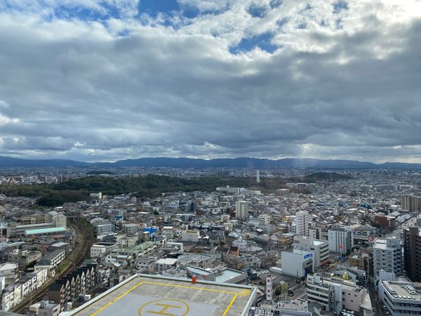 日本・大阪府「2022年最初の旅行は、大阪の古墳群！」の写真：堺市役所の一番上の階から見ると1枚目みた...