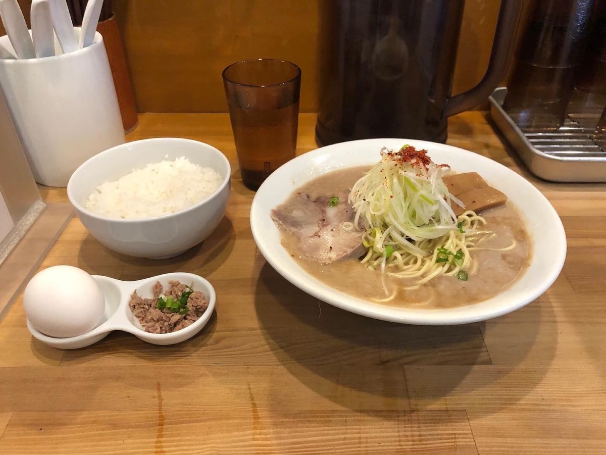 ①平等院鳳凰堂参道のスターバックス
②観月さんのにしんそばと炊き込みご飯
...