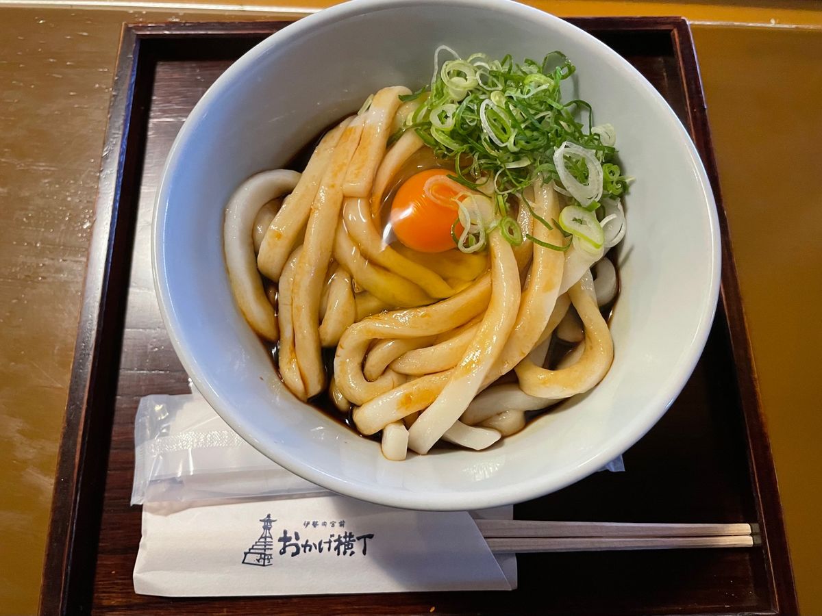 せっかく伊勢神宮まで来たので伊勢うどんを。「ふくすけ」でいただきました。ふ...