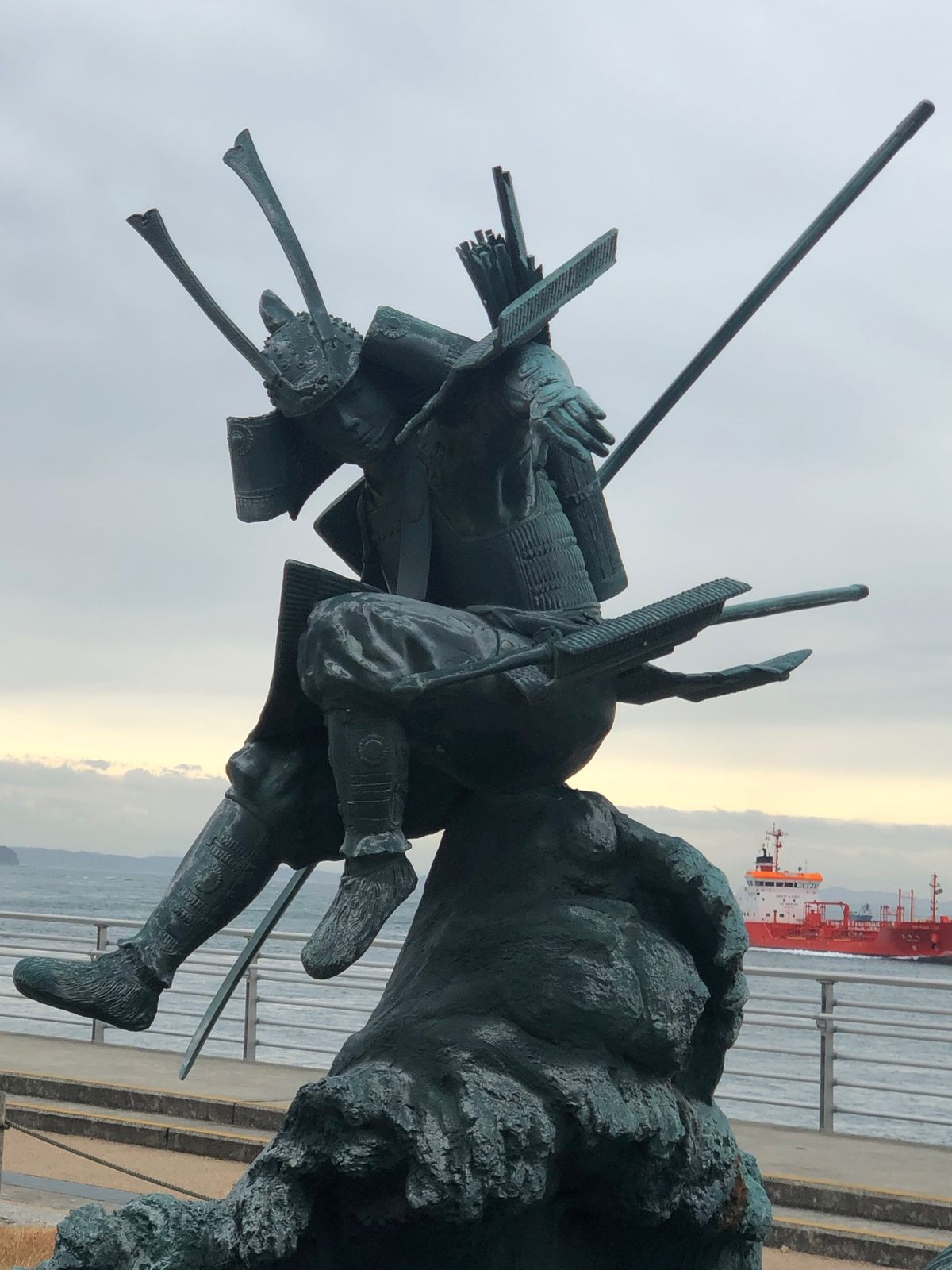 ①高速道路でパンク、応急処置後
②平知盛公
③源義経
④長州砲