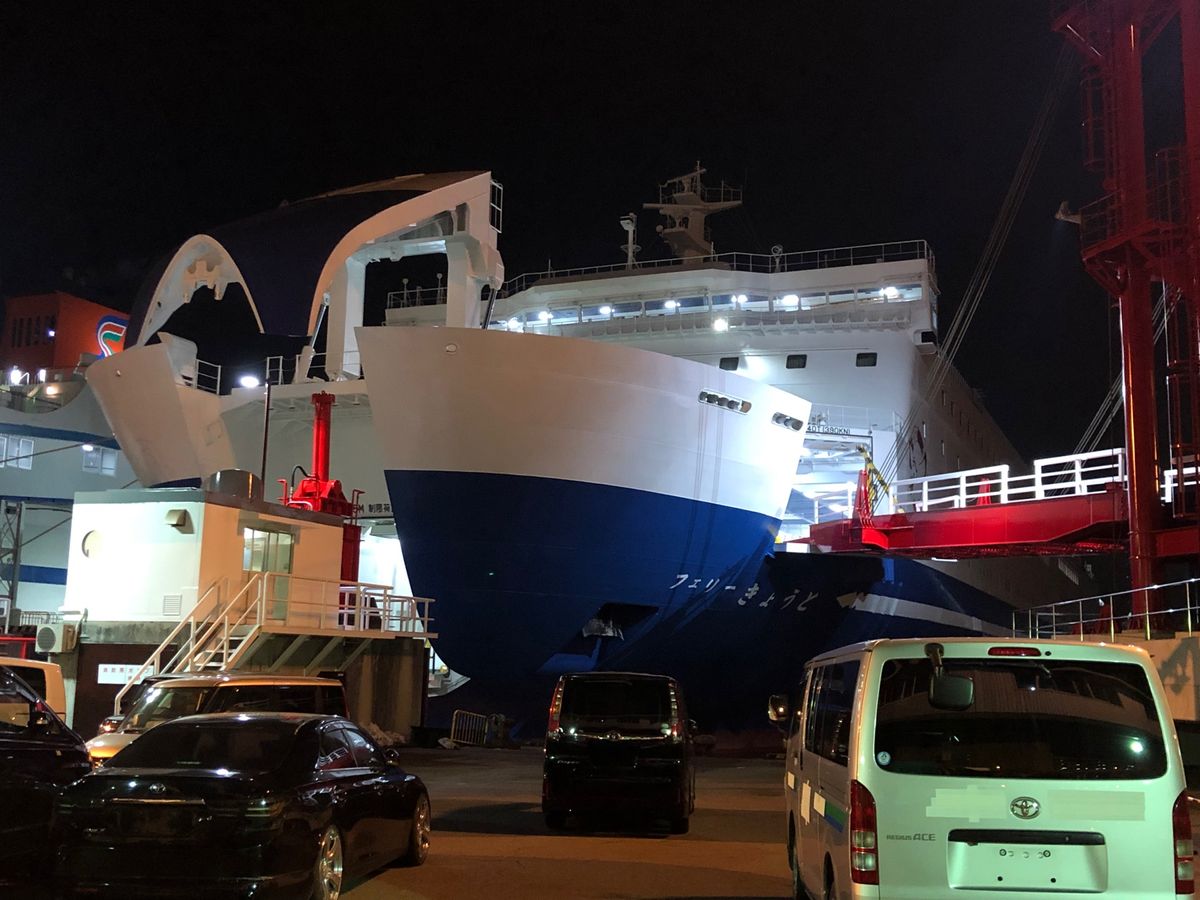 ①高知県南国SAで昼食
②土佐タタキ丼を注文
③乗船する名門大洋フェリーき...