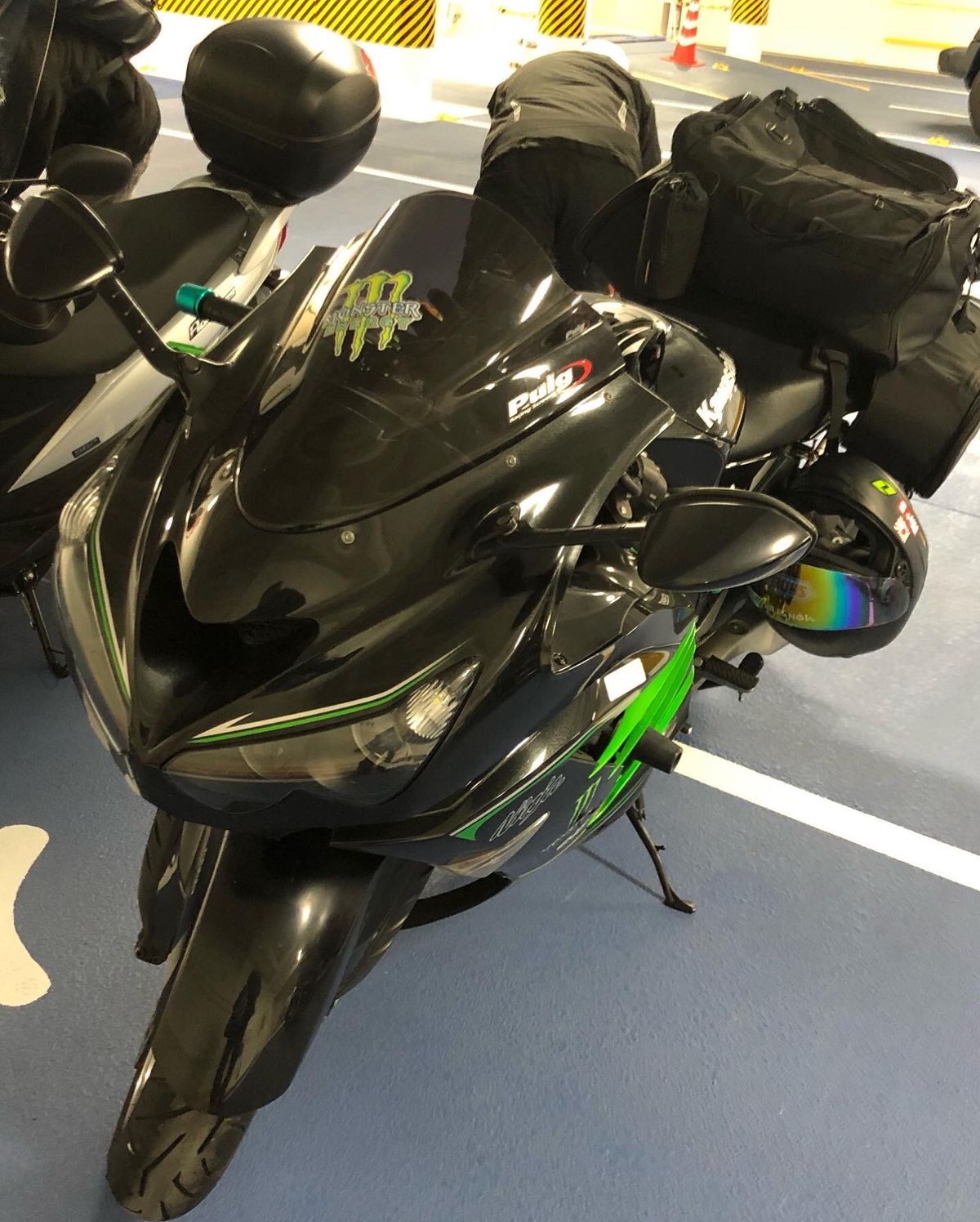 ①高知県南国SAで昼食
②土佐タタキ丼を注文
③乗船する名門大洋フェリーき...