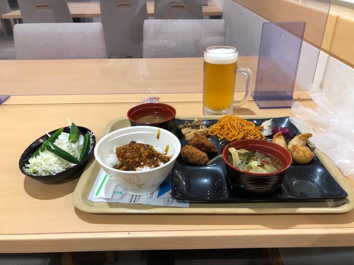 ①②宿泊する部屋番号とベッド
③夕食バイキング
④出航セレモニーでバイオリ...