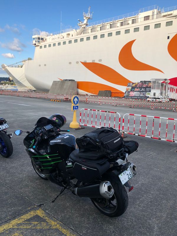 日本・岐阜県「愛知、岐阜ツーリング」の写真：①さんふらわーきりしま乗船前
②宿泊する...