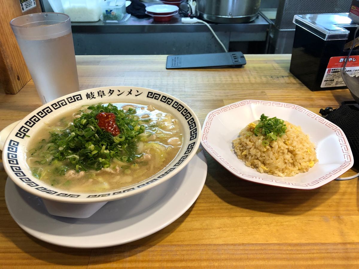 ①稲葉山城
②信長公の像
③一番の目的岐阜タンメン本店へ
④半チャーハンと...