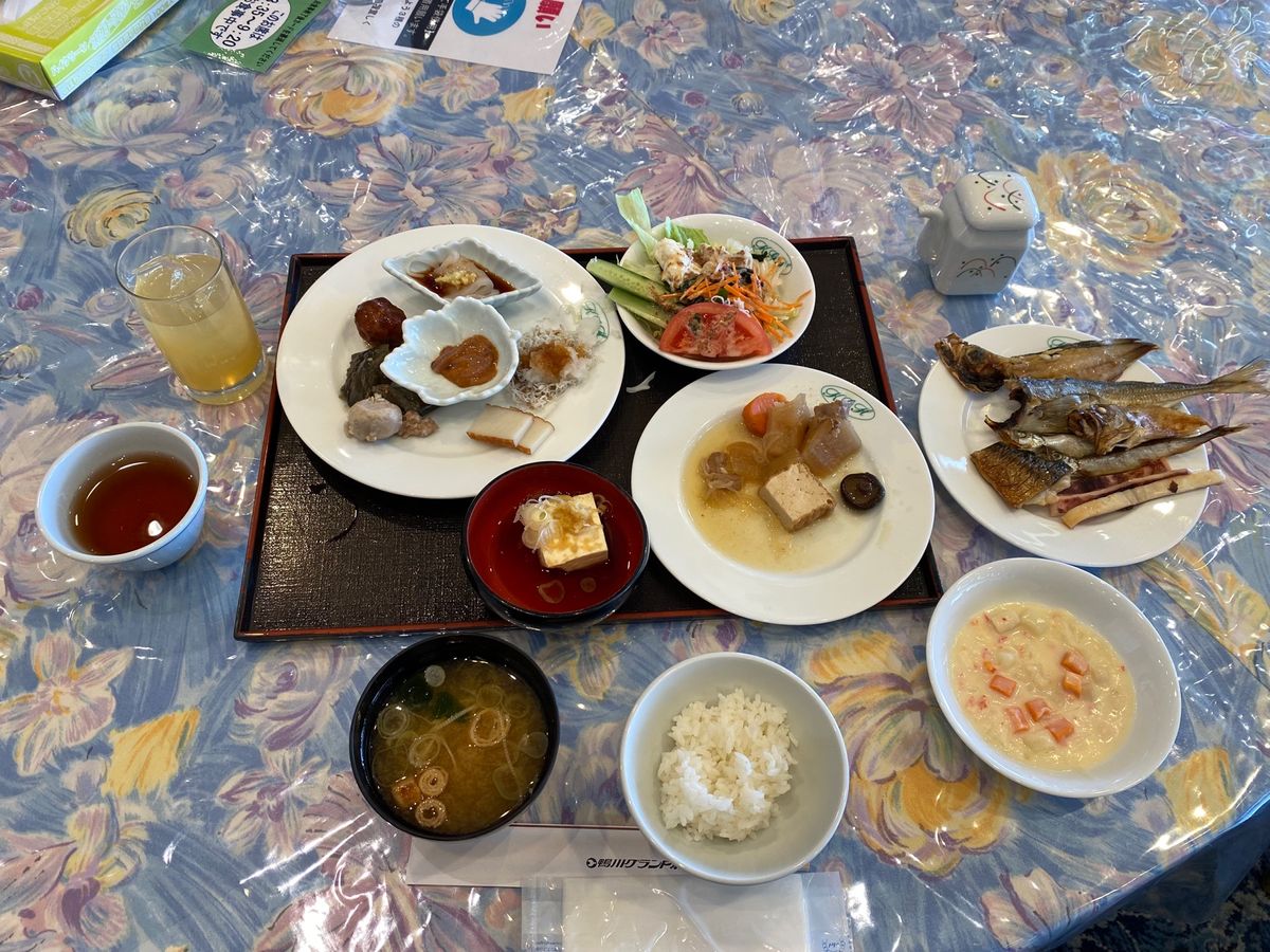 朝ごはんはバイキング🥞
焼き魚や
注文を受けて焼いてくださるオムレツなど
...