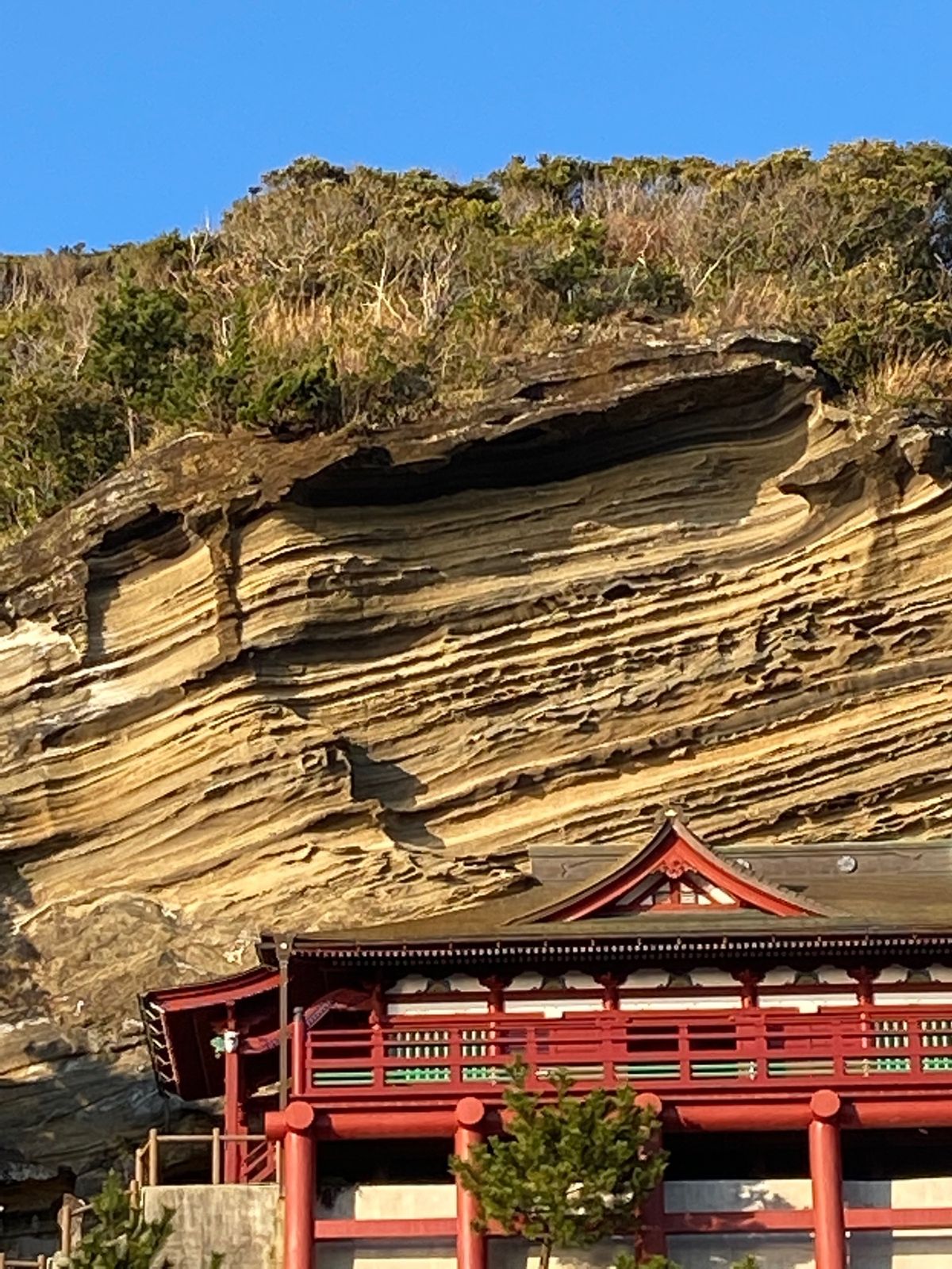 崖観音大福寺さんにお詣りしました🍀

観音様は崖に直接彫られています✨

...