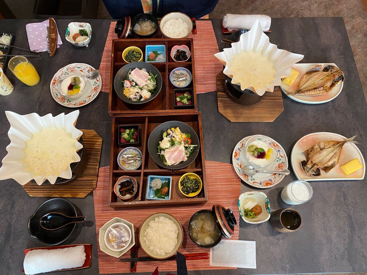 白子温泉
ささ游さんの朝ごはん🍚

ご飯のお供がたくさんあって
さらに
汲...