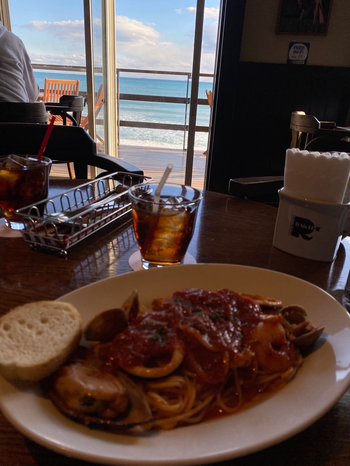 部原海岸にある
ラグタイムさんで
私はシーフードパスタ🍝
友達は勝浦タンタ...