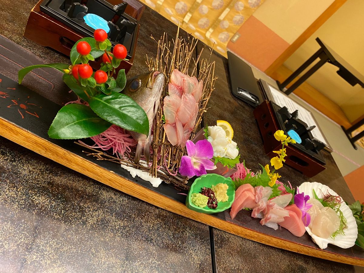 花しぶきのお夕飯❤️
とっても美味しい😆
12/25ということで
白ワイン...