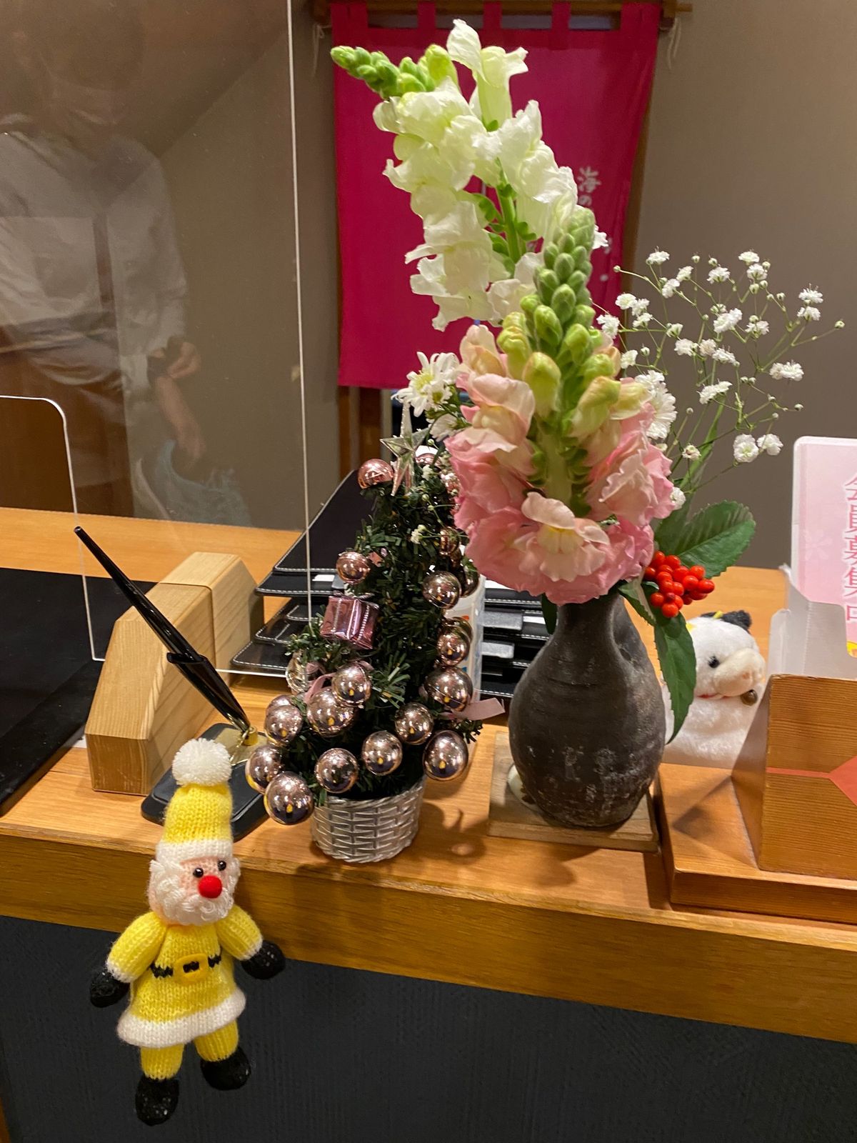 一泊目は花しぶき♨️

鏡ヶ浦の南に位置するお宿
ラウンジにて一服して
チ...