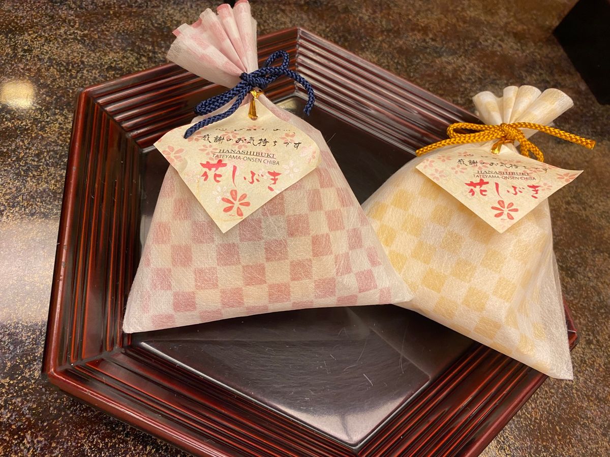 夕飯のデザートは
4種から選べて私は和の２つを選びました😆
そに加えてバー...