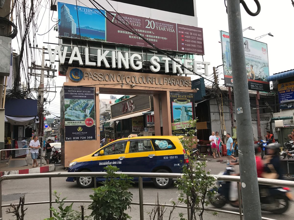 サムイ島編

バンコクから高速バスに乗ってパタヤへ🙆🏻‍♀️
海に入りたか...