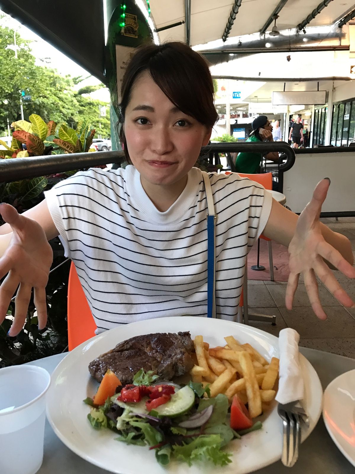 南国で浮かれる娘🏝