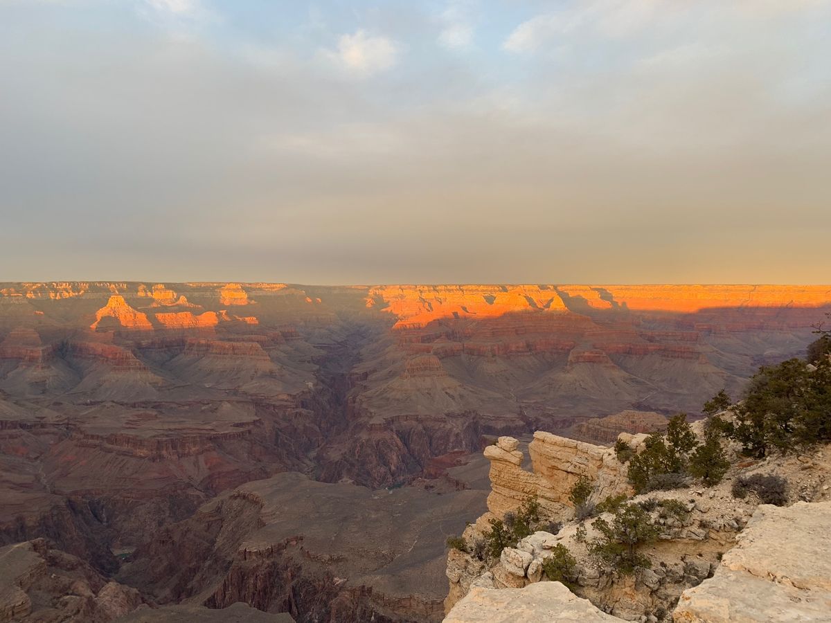 日が沈んでいくグランドキャニオン🥺

どこまでも続いていくこの谷…地球のデ...