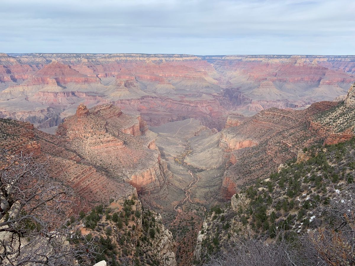 日が沈んでいくグランドキャニオン🥺

どこまでも続いていくこの谷…地球のデ...