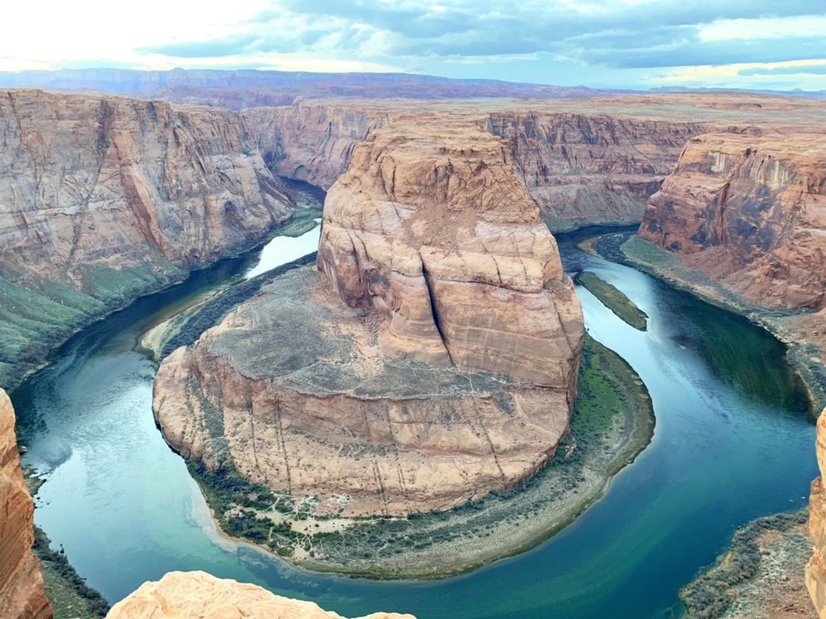 ホースシューベンド
死ぬほど怖かった。。。。落ちても助けてもらえません…