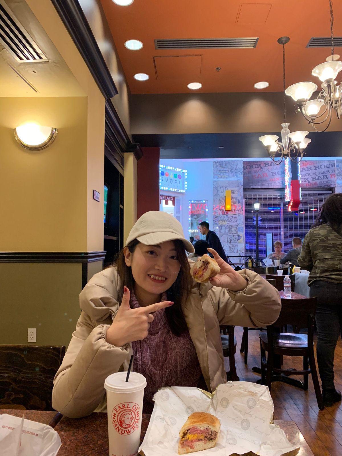 このサンドイッチが本当に最高で。
日本で食べられないのか…🥺🙏🏼🙏🏼🙏🏼
...