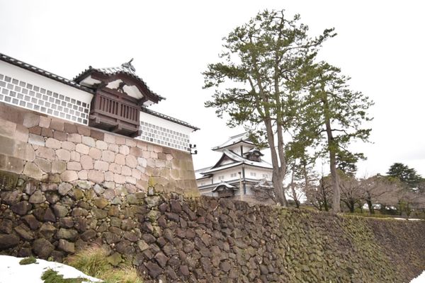 日本・石川県「石川県と岐阜の白川郷旅！」の写真：金沢城！もうちょっと雪が積もっている感じ...