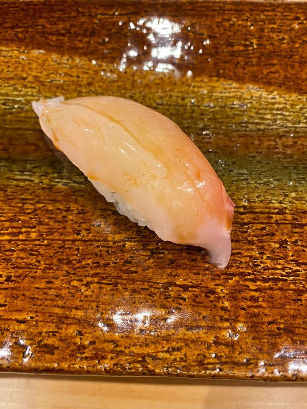 日本・石川県「石川県と岐阜の白川郷旅！」の写真：歴々のお寿司！
めっちゃうまい！
昼過ぎ...