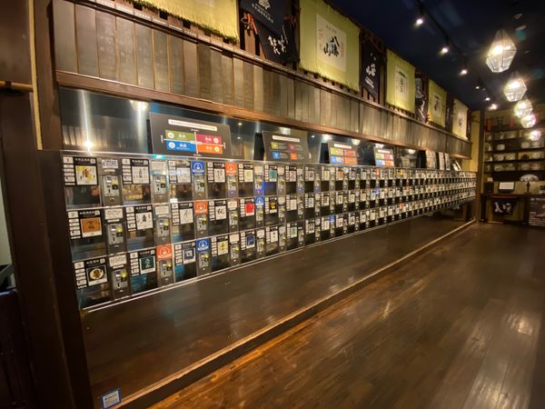 日本・新潟「飛ぶか？飛行機！冬の新潟」の写真：新潟駅のポン酒館で利き酒を。
と思って行...