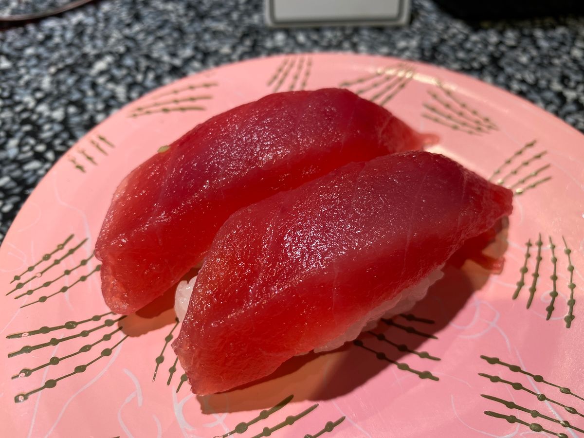 2日目の夜もやっぱりお寿司に。
いつも通り回転寿司なのに回転寿司だとは思えない。