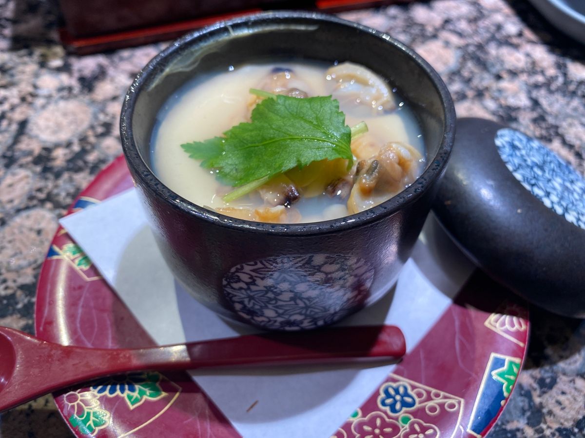 着いたらやっぱりお寿司。
茶碗蒸しで身体が温まる。