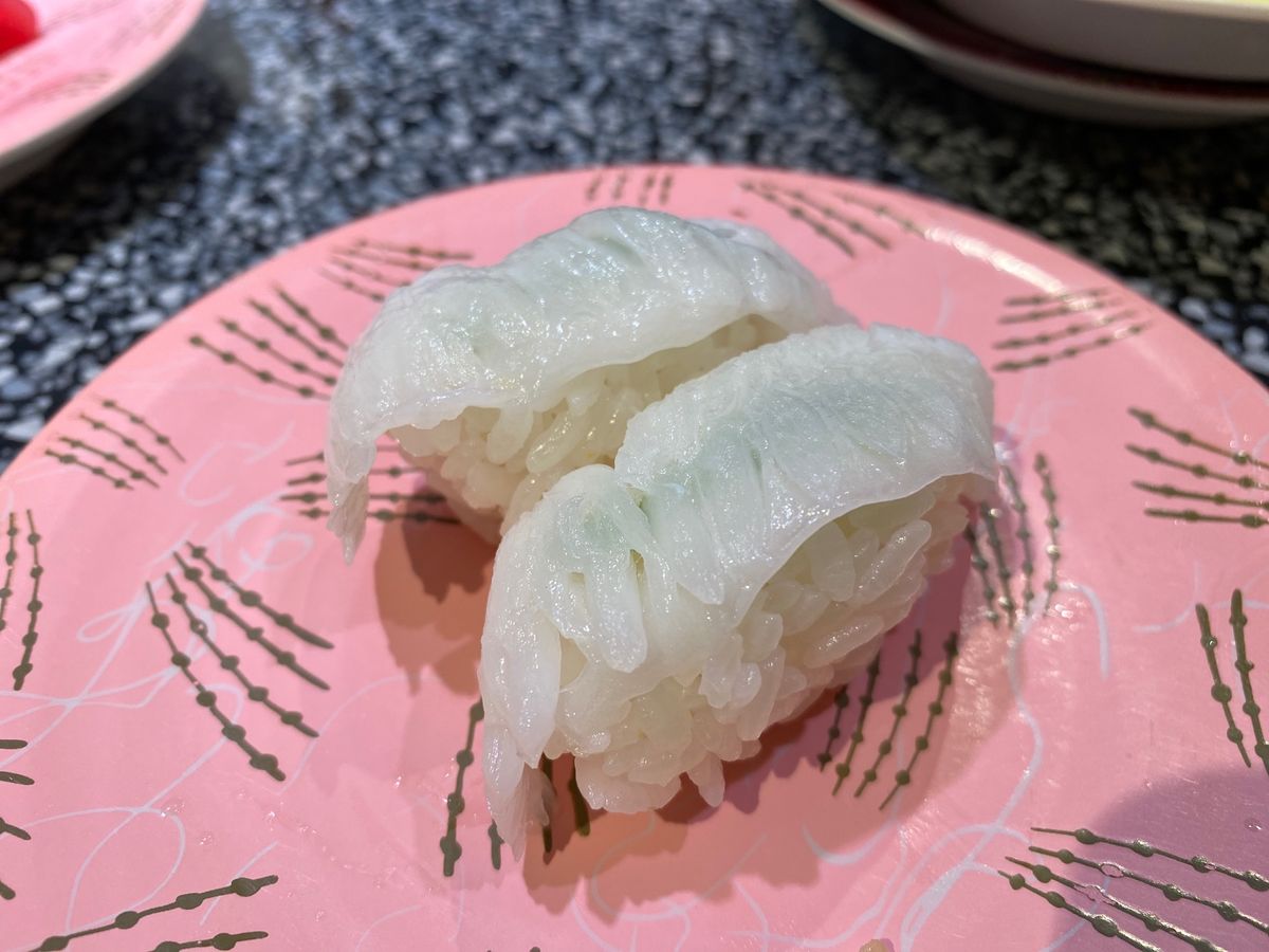 2日目の夜もやっぱりお寿司に。
いつも通り回転寿司なのに回転寿司だとは思えない。
