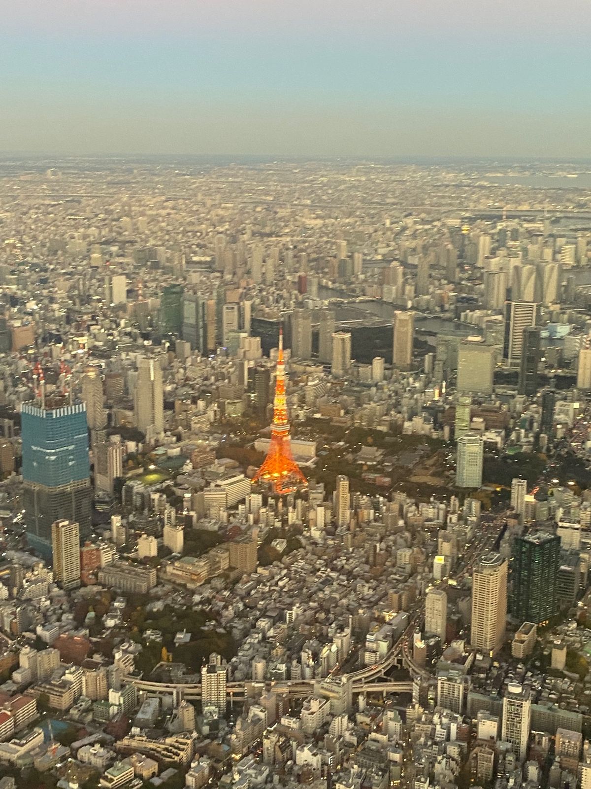 関西空港~羽田空港。
仁徳天皇陵。新宿副都心。東京タワー。