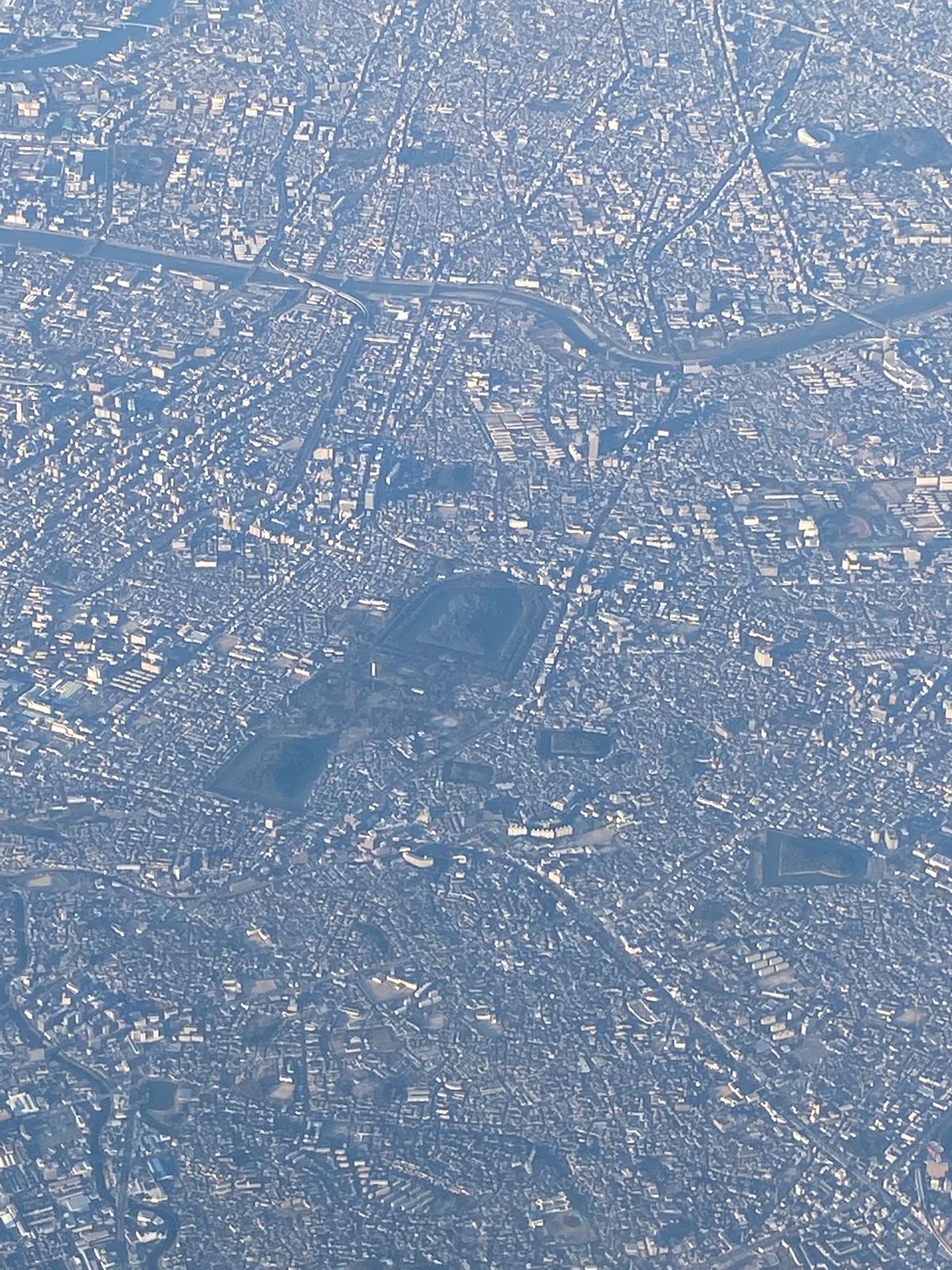 関西空港~羽田空港。
仁徳天皇陵。新宿副都心。東京タワー。