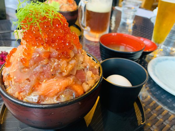 日本・熱海「伊豆🐟海鮮の旅🗾」の写真：海鮮モリモリ🍚🐟
二人で一個で良かったかな…笑