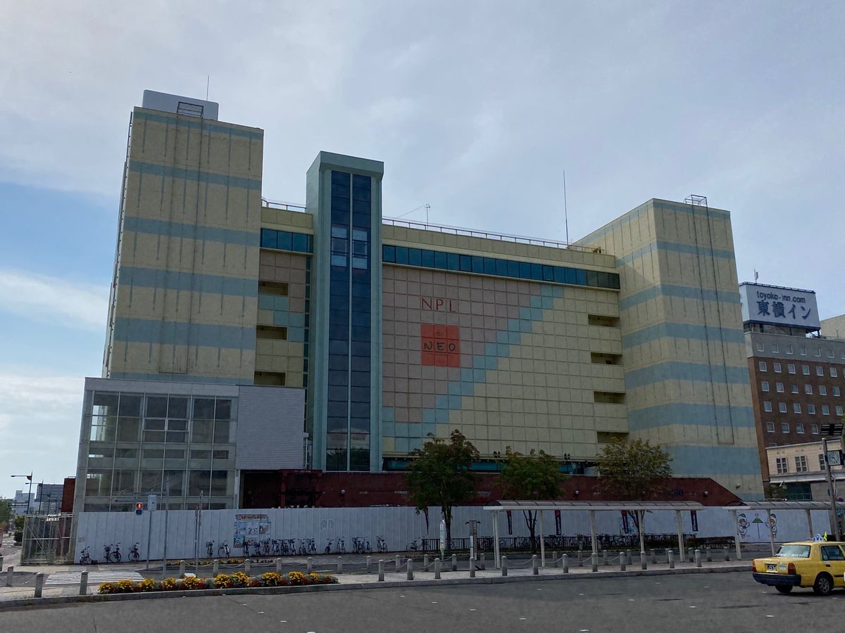 閑散とした街。