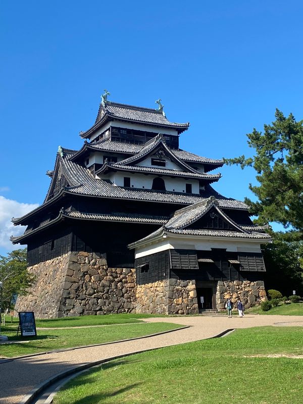 日本・島根県「出雲大社　米子　松江」の写真：松江城。宍道湖のセイゴ。園山俊二さんが幼...