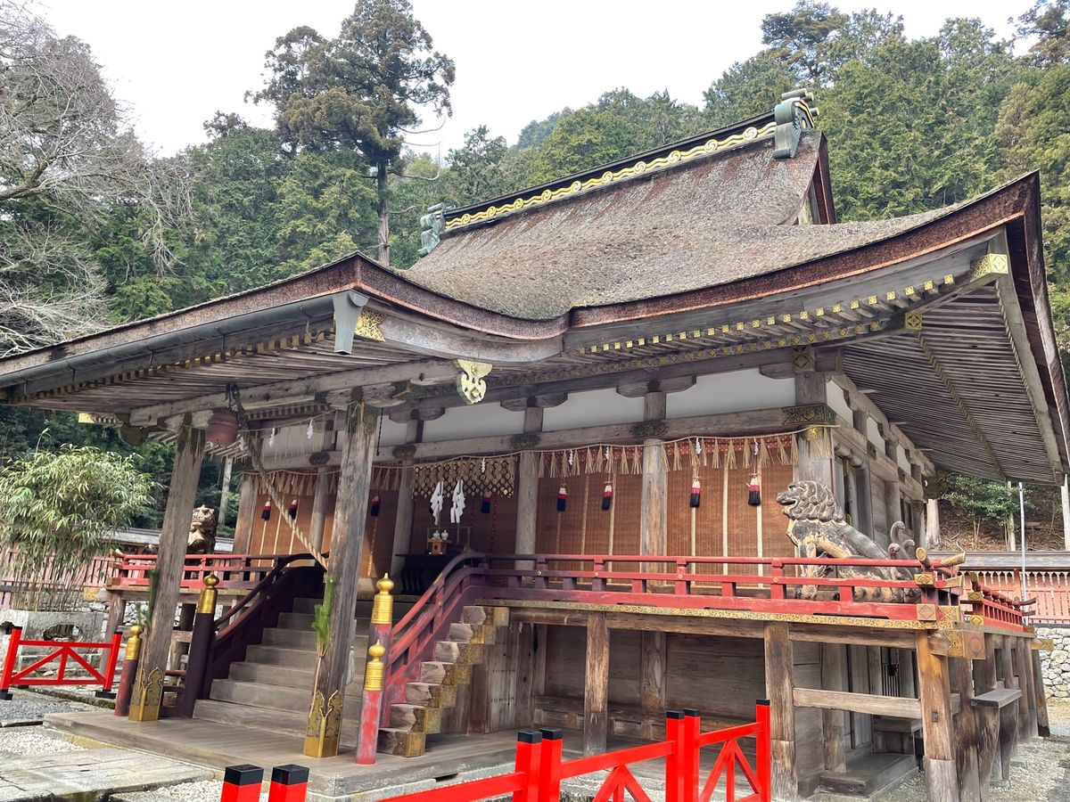全国各地にある日吉神社の総本山。境内には西本宮、東本宮など様々なお宮があり...