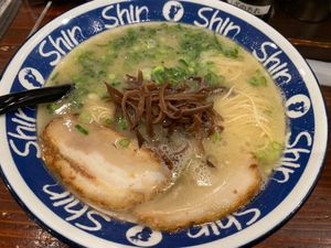 博多ラーメン！のshin-shin！
焼き飯も食べた！