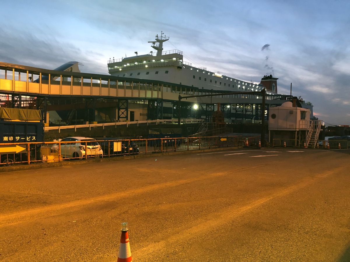 ①大阪南港到着
②乗船待機中
③１便船出航
④乗船する２便船