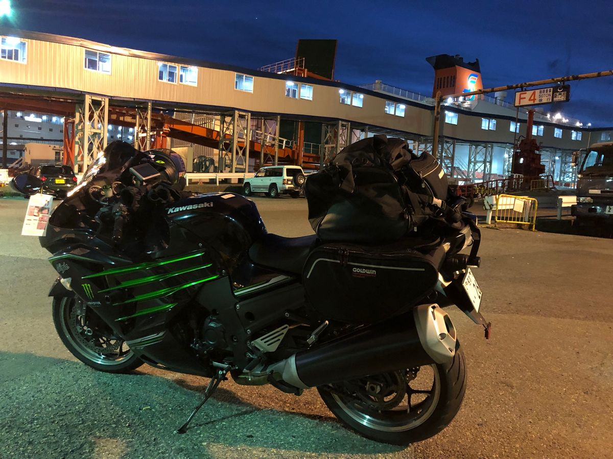 ①大阪南港到着
②乗船待機中
③１便船出航
④乗船する２便船