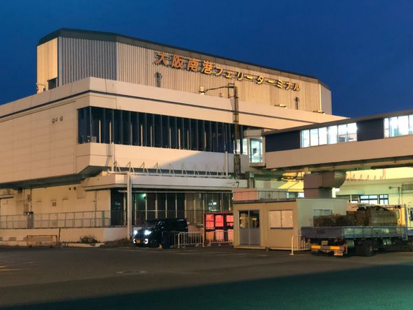 日本・和歌山県「近畿、東海ツーリング」の写真：①大阪南港到着
②乗船待機中
③１便船出...