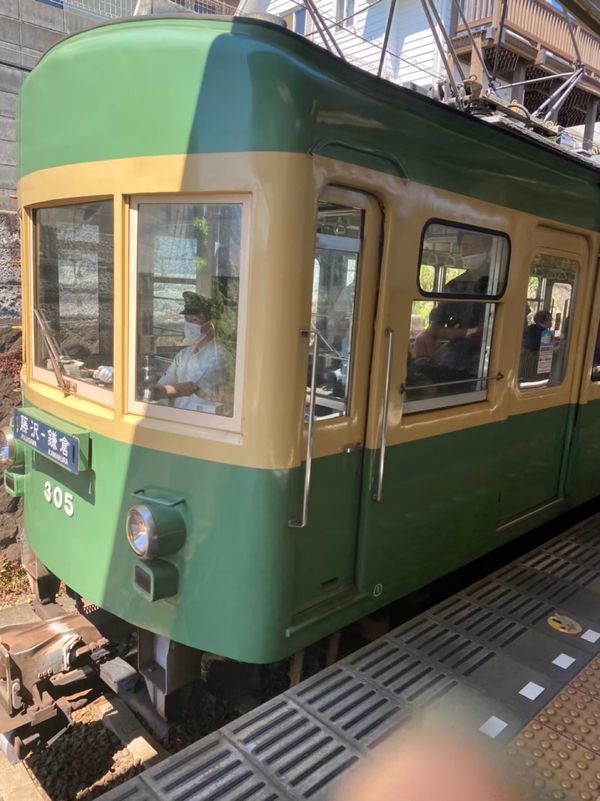 日本・神奈川県「湘南Day Trip」の写真：江ノ電
車窓から
七里ヶ浜
線路沿いをテクテク