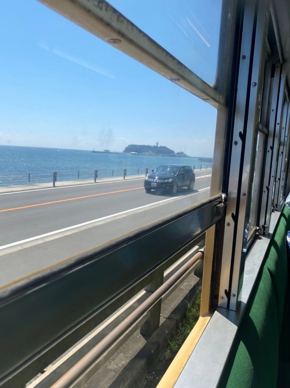 江ノ電
車窓から
七里ヶ浜
線路沿いをテクテク