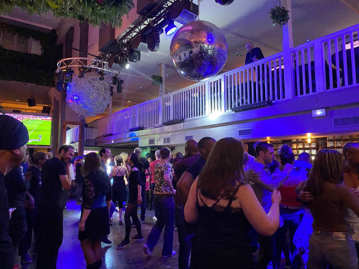 友達とパーティーナイト🕺🏻🪅💃🏼