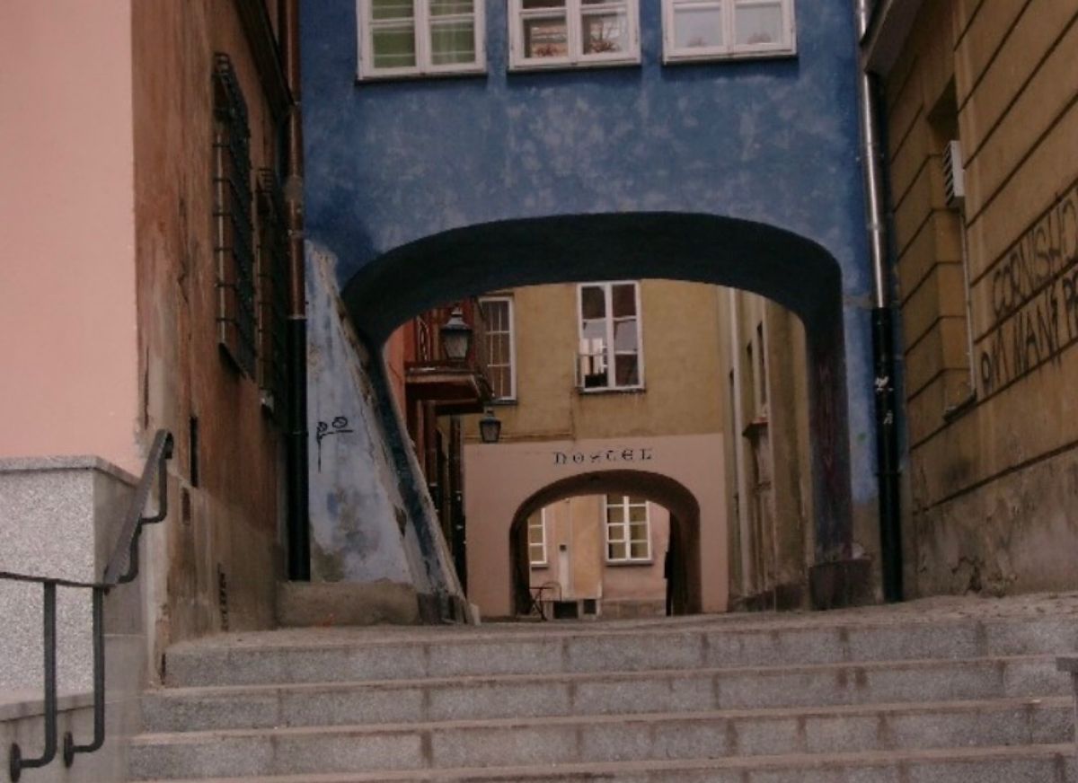 2007年11月25日頃。ワルシャワ。
1) hostel okidoki...